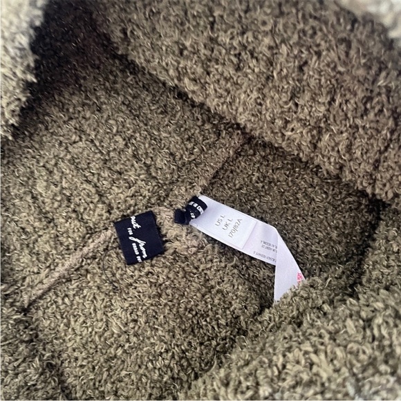 Urban outfitters out from under crop top and shorts green knit lounge set size L - Picture 7 of 8